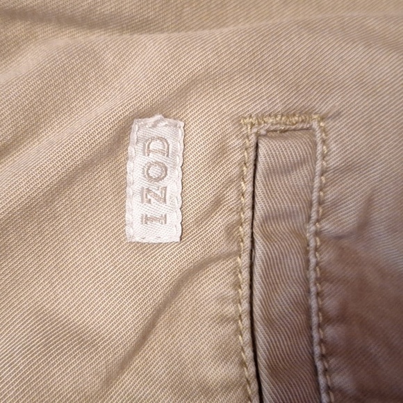 B mens Izod solid tan shorts size 52 - Picture 3 of 4